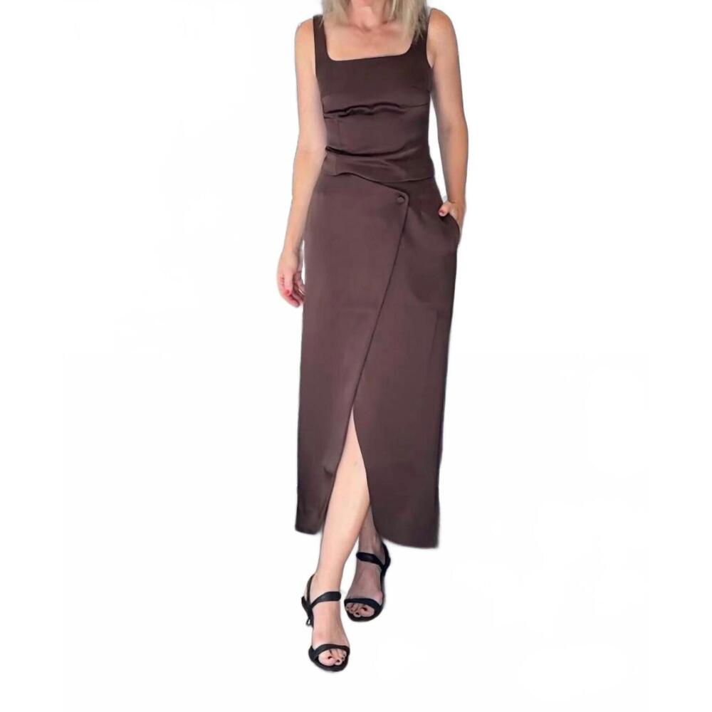NEW REMAIN fitted square neck top in chicory coffee